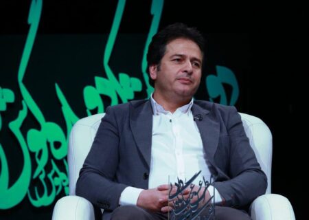 وارد بساط تیتراژهای بی‌کیفیت تلویزیون نمی‌شوم / برخی پول می‌دهند تا صدایشان تبلیغ شود/ جوالان روابط در تیتراژخوانی!