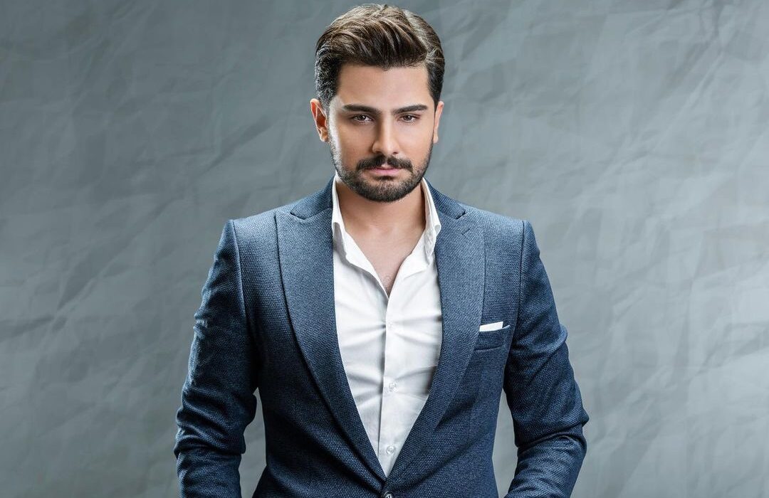 سعید شریعت برای «روزهای آبی» می‌خواند