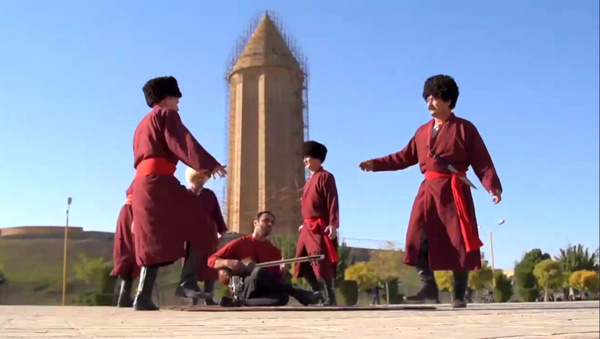 «علی قمصری» با رقص خنجر در برنامه تار ایرانی