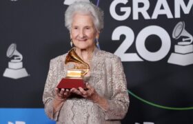 جایزه گرمی هنرمند نوظهور برای خواننده ۹۵ساله