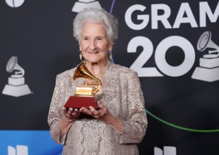 جایزه گرمی هنرمند نوظهور برای خواننده ۹۵ساله