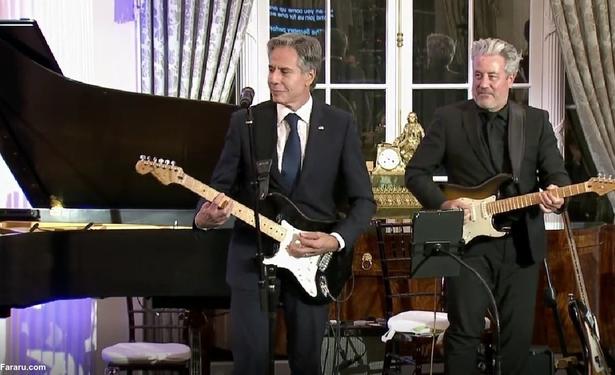 گیتارزنی و خوانندگی آنتونی بلینکن در مراسم دیپلماسی جهانی موسیقی