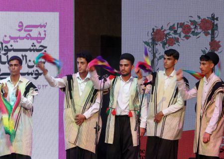 اجرای گروه سرود نوای مهر در سی و نهمین جشنواره بین المللی موسیقی فجر